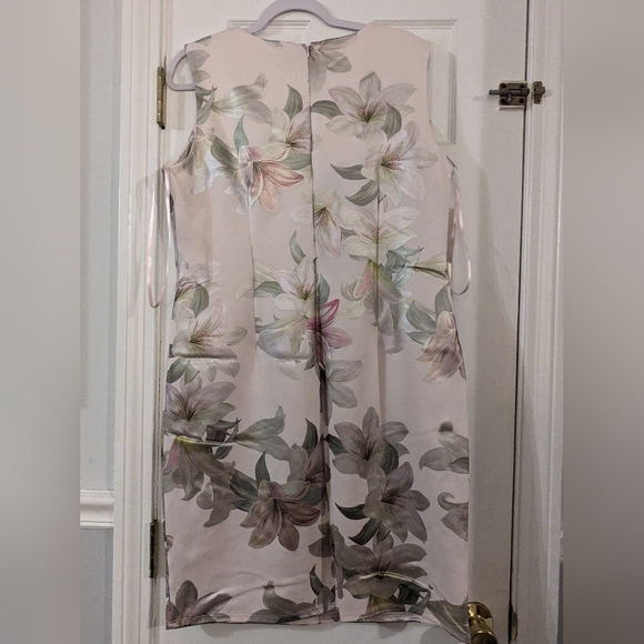 Glamour floral knee length sheath dress, size 16 - Picture 3 of 3